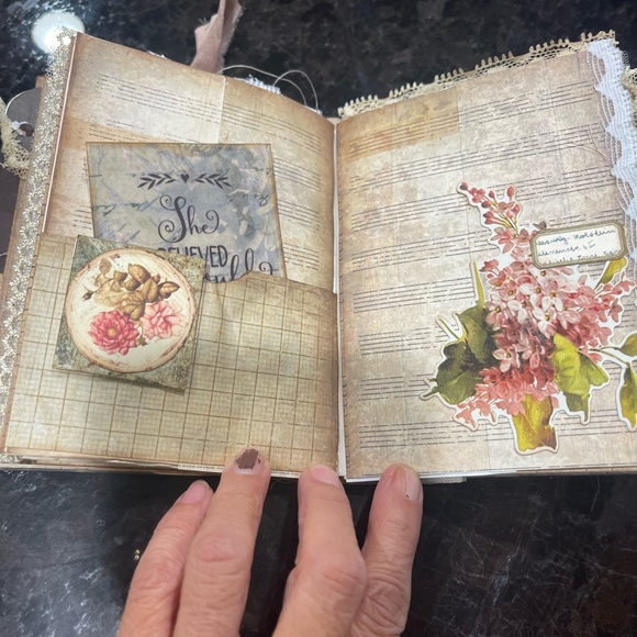 Mini junk journal - Picture 3 of 13